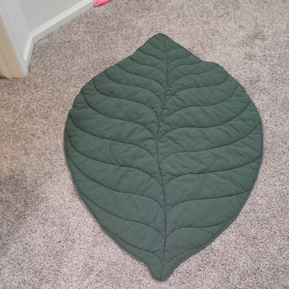 Green Leaf-Shaped Rug